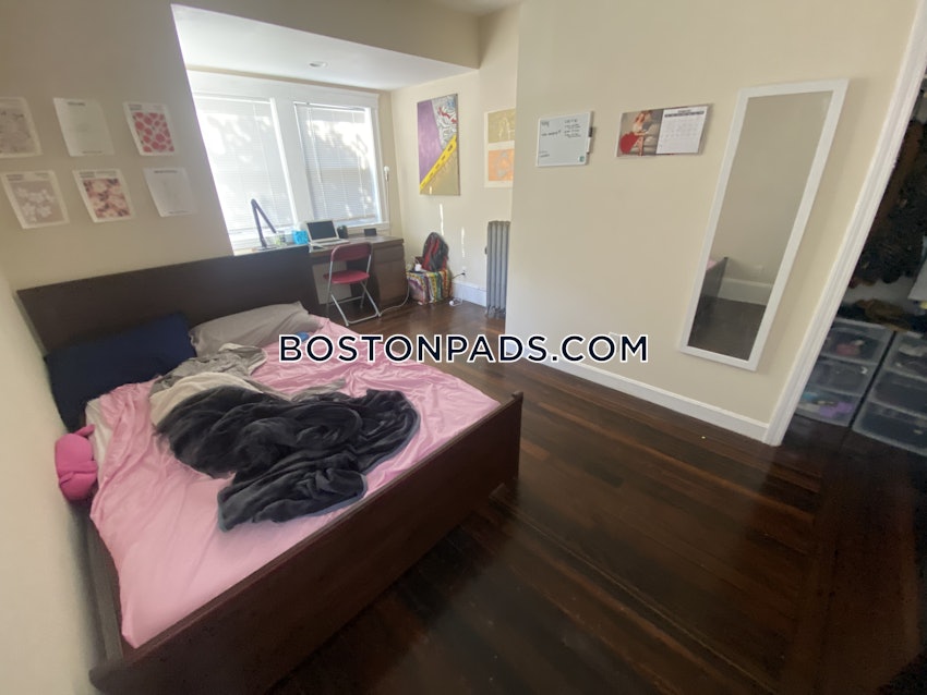 MEDFORD - TUFTS - 5 Beds, 2 Baths - Image 33