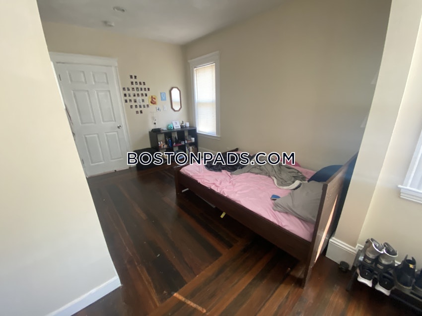 MEDFORD - TUFTS - 5 Beds, 2 Baths - Image 21