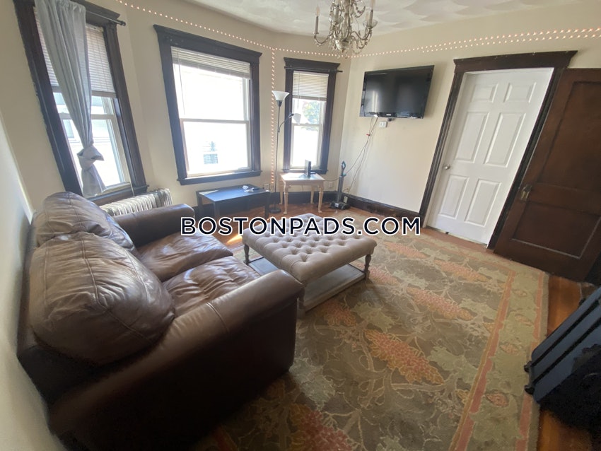 MEDFORD - TUFTS - 5 Beds, 2 Baths - Image 30