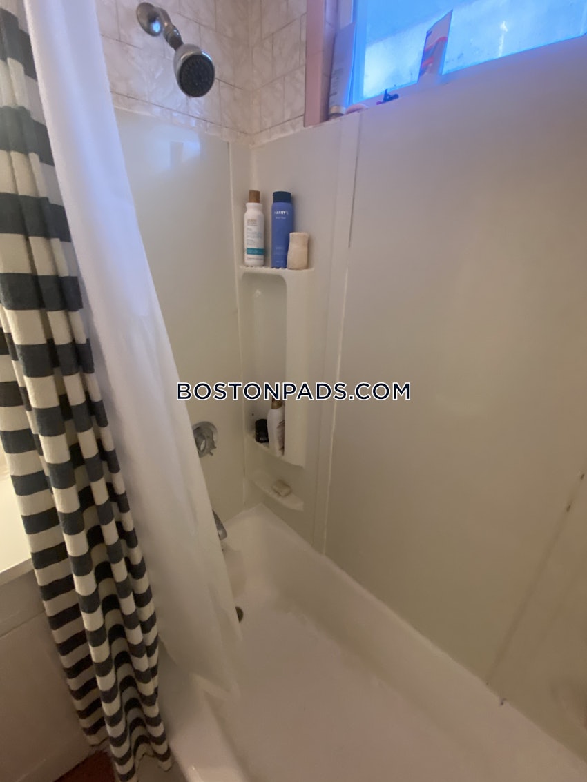 MEDFORD - TUFTS - 5 Beds, 2 Baths - Image 38