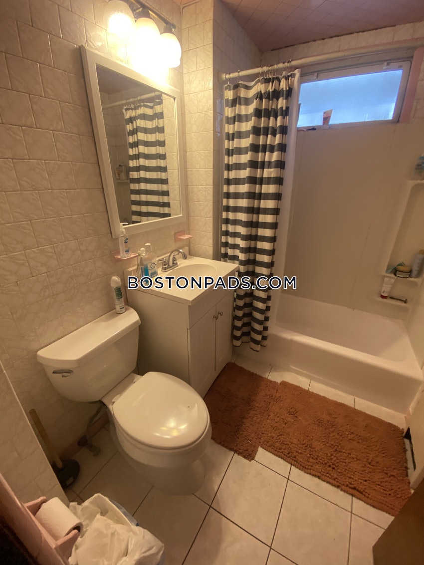 MEDFORD - TUFTS - 5 Beds, 2 Baths - Image 29