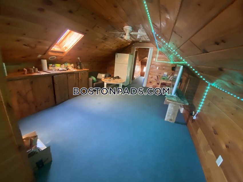 MEDFORD - TUFTS - 5 Beds, 2 Baths - Image 16