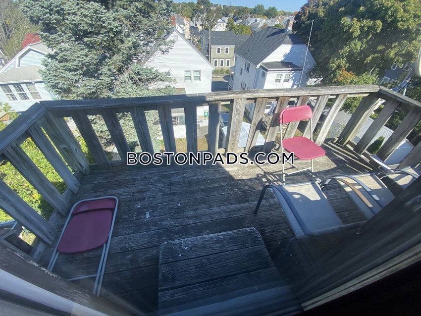 MEDFORD - TUFTS - 5 Beds, 2 Baths - Image 15