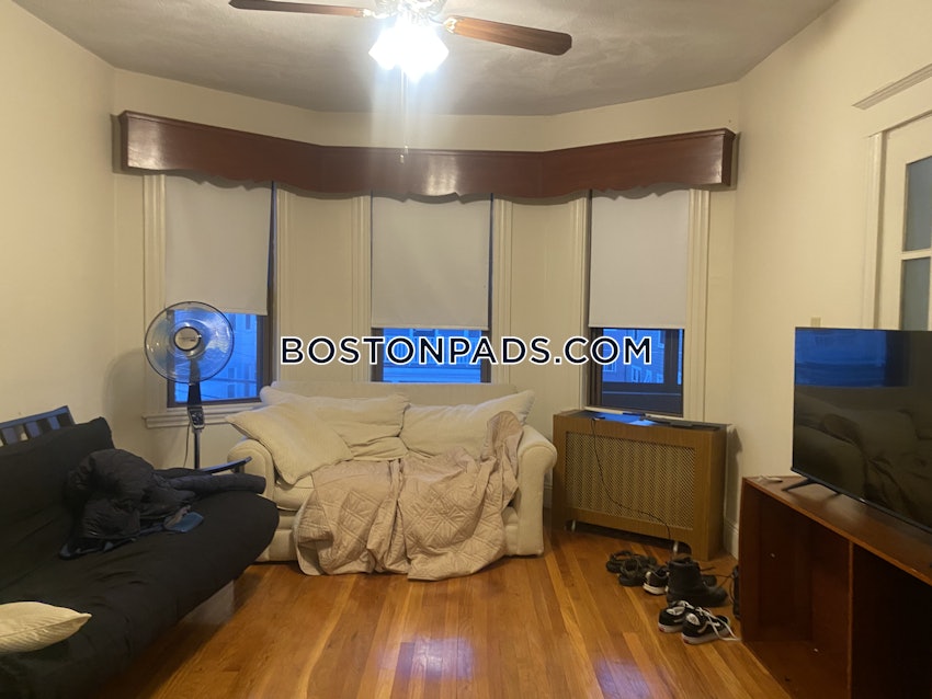 MEDFORD - TUFTS - 3 Beds, 1 Bath - Image 47