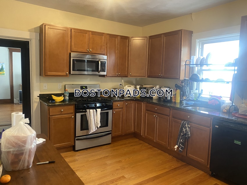 MEDFORD - TUFTS - 5 Beds, 2 Baths - Image 4