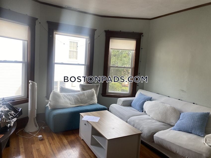 MEDFORD - TUFTS - 5 Beds, 2 Baths - Image 1