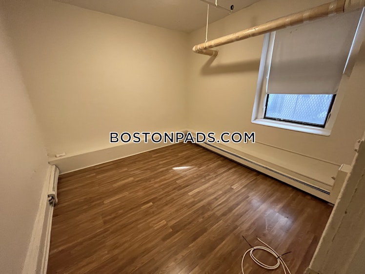 Commonwealth Ave., Brookline