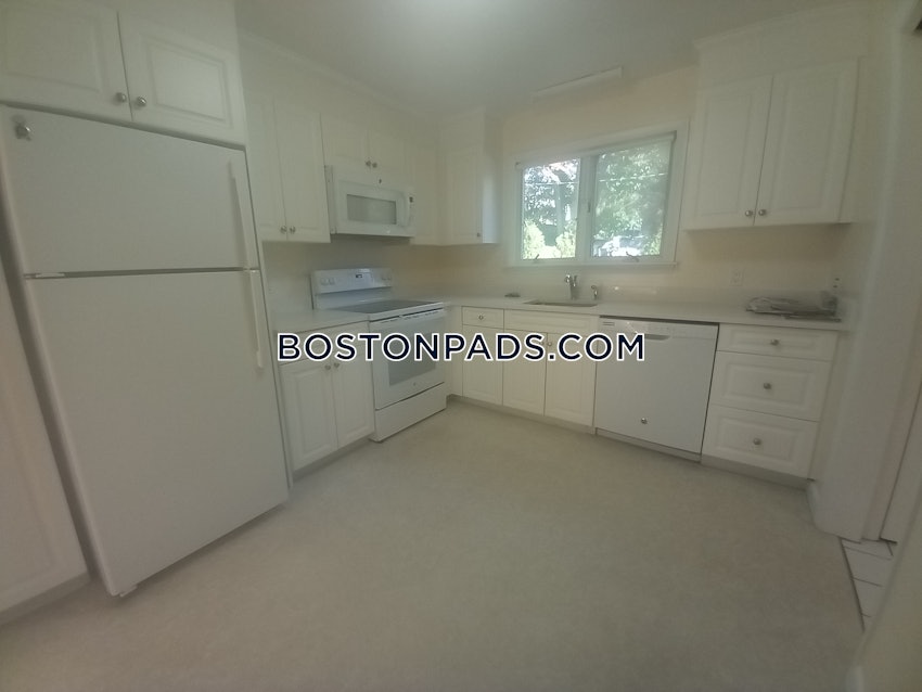 BROOKLINE - CHESTNUT HILL - 2 Beds, 1.5 Baths - Image 13