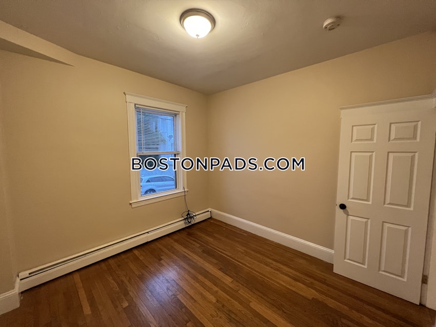 REVERE - 2 Beds, 1 Bath - Image 48