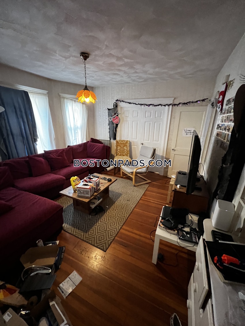 SOMERVILLE - TUFTS - 3 Beds, 1 Bath - Image 21