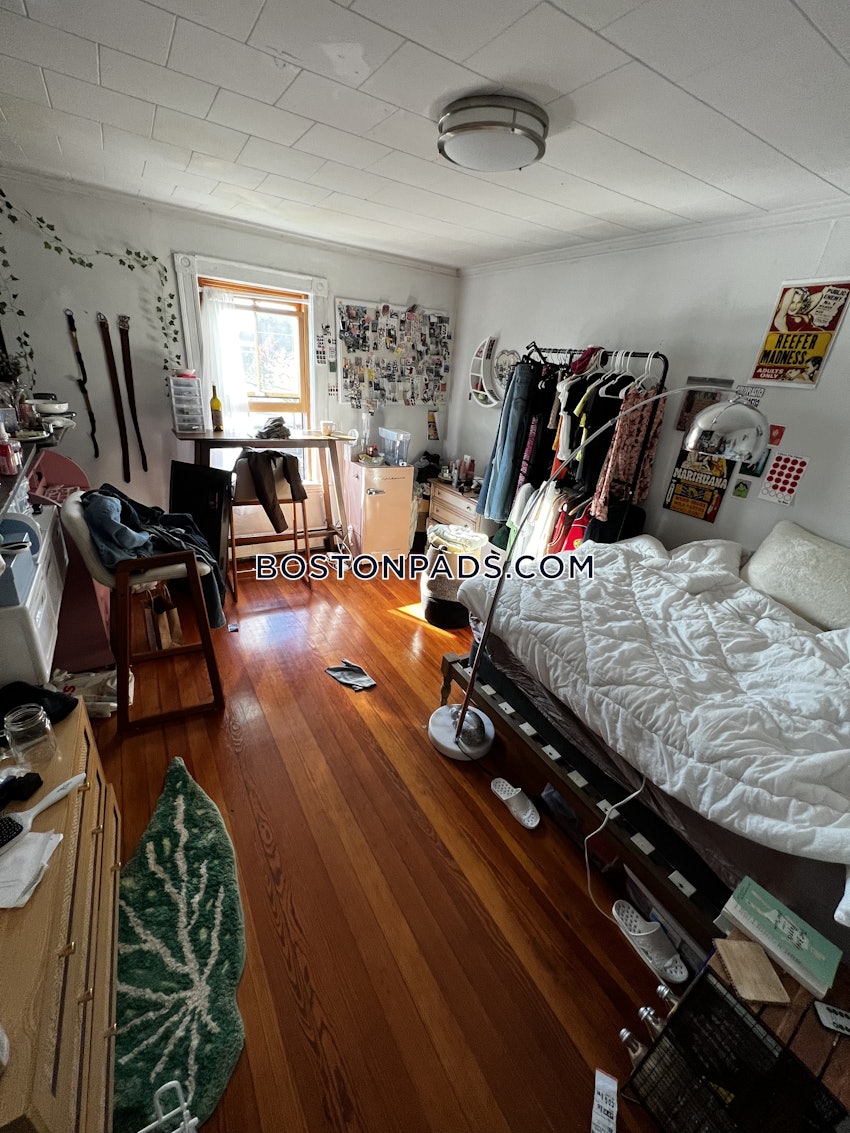 SOMERVILLE - TUFTS - 4 Beds, 1 Bath - Image 42