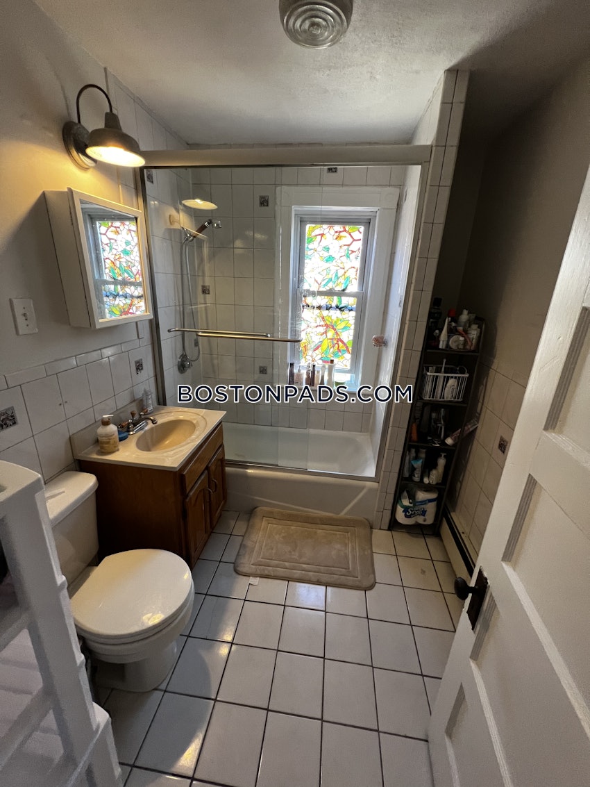 SOMERVILLE - TUFTS - 4 Beds, 1 Bath - Image 82