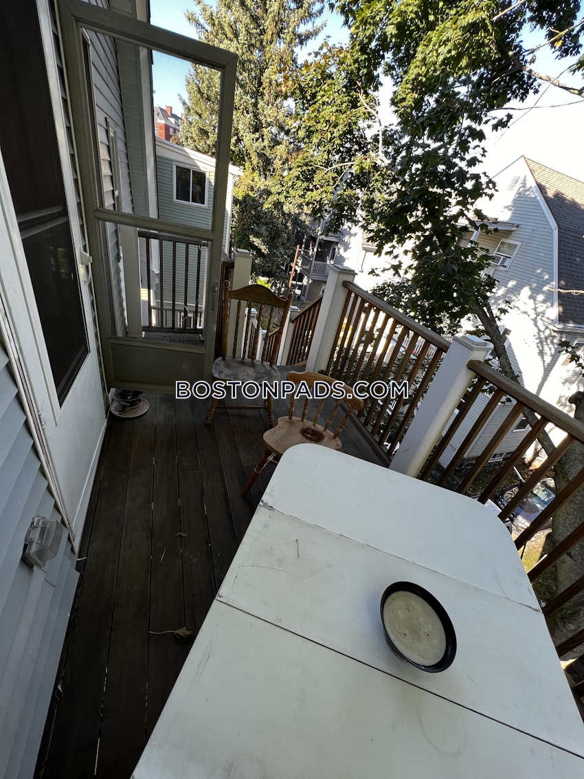 SOMERVILLE - TUFTS - 4 Beds, 1 Bath - Image 19