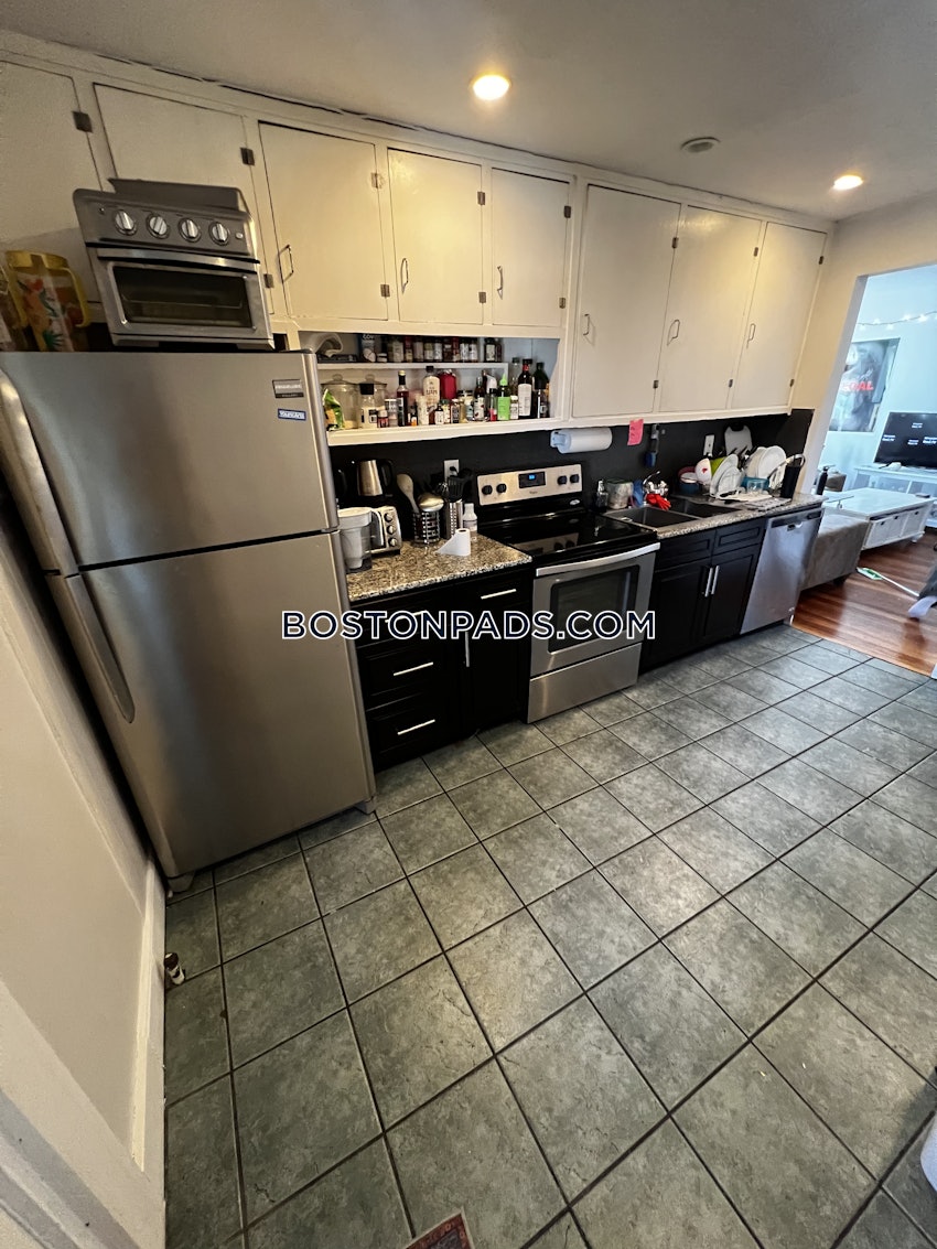 SOMERVILLE - TUFTS - 4 Beds, 1 Bath - Image 16