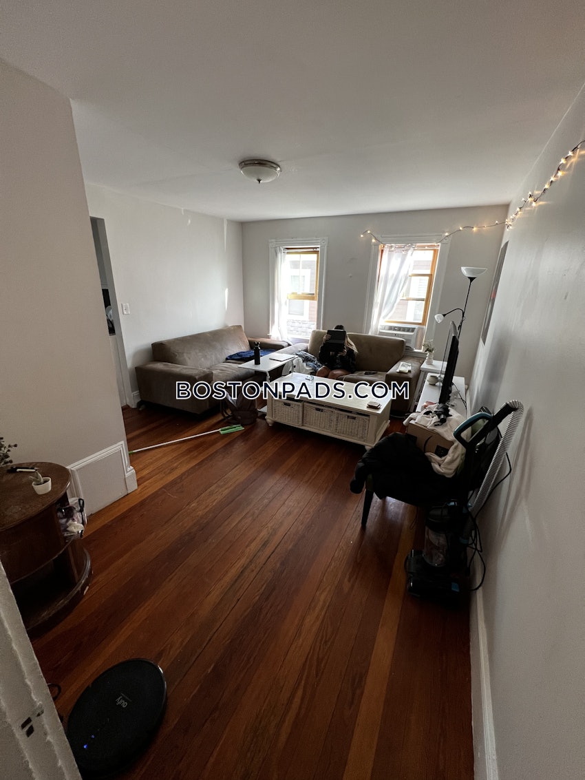 SOMERVILLE - TUFTS - 4 Beds, 1 Bath - Image 35