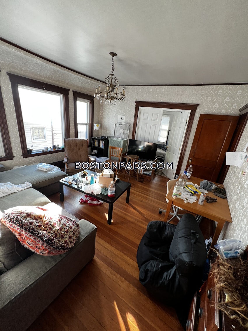 SOMERVILLE - TUFTS - 4 Beds, 1 Bath - Image 34