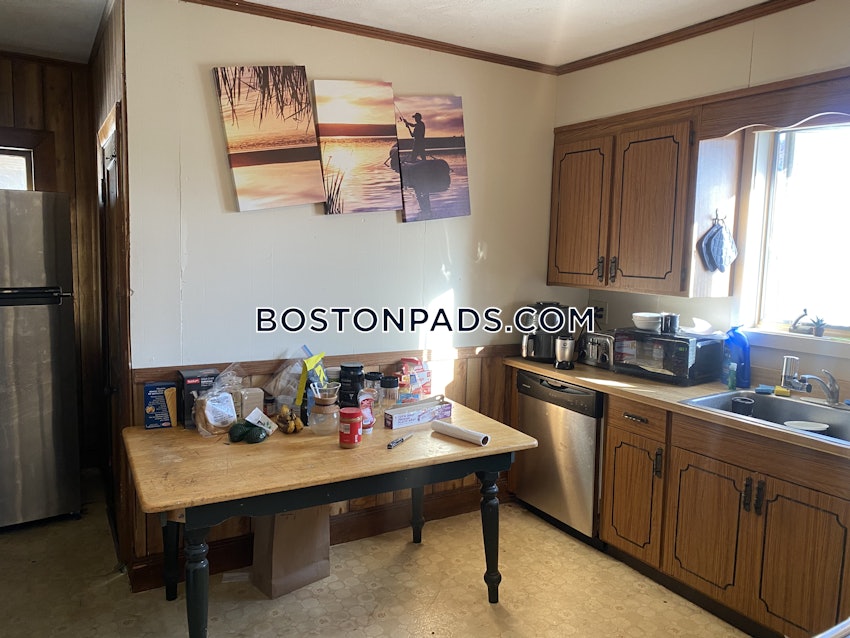 MEDFORD - TUFTS - 4 Beds, 1 Bath - Image 9