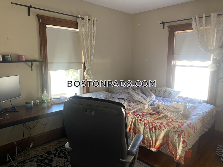 MEDFORD - TUFTS - 4 Beds, 1 Bath - Image 7