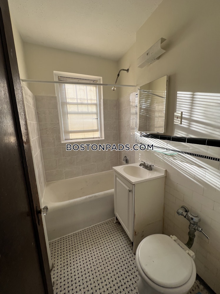 Pleasant St., Malden