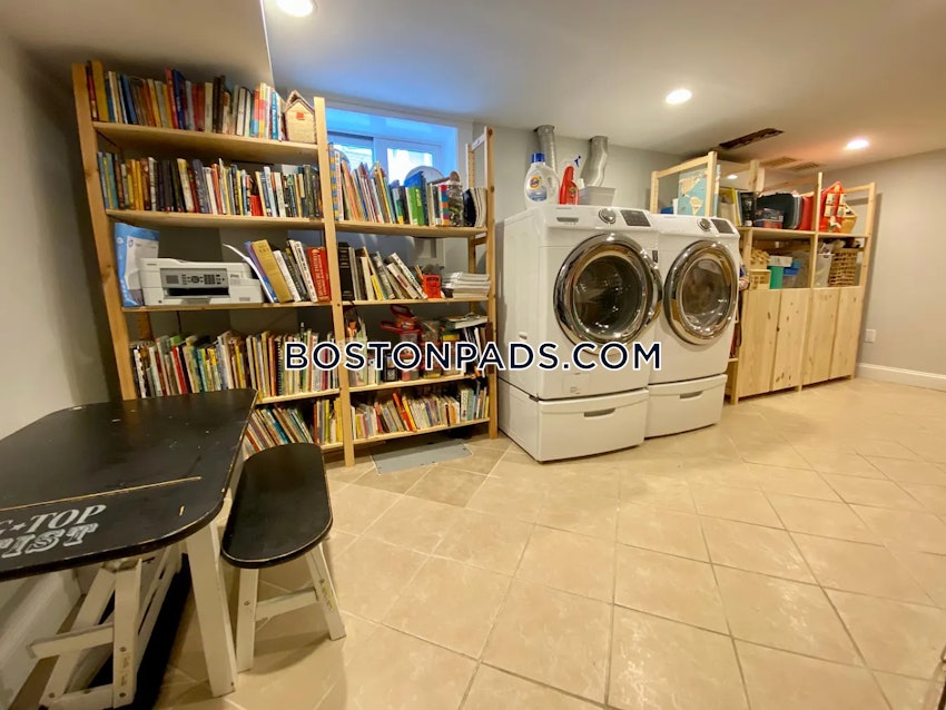 BROOKLINE- WASHINGTON SQUARE - 3 Beds, 2 Baths - Image 10