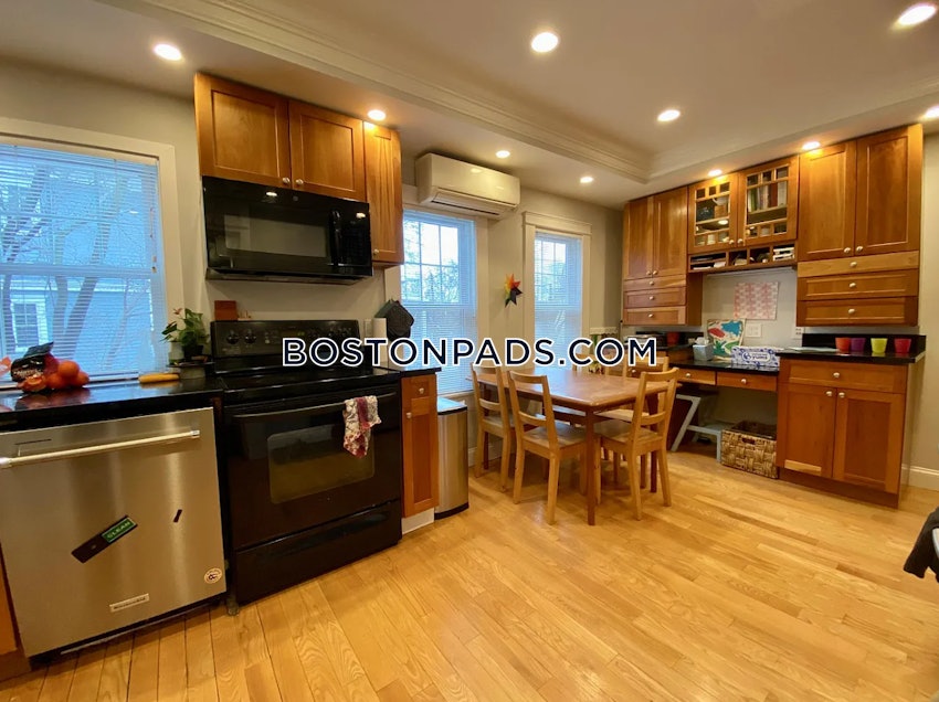 BROOKLINE- WASHINGTON SQUARE - 3 Beds, 2 Baths - Image 29