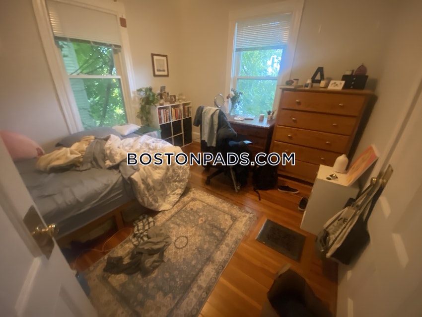 SOMERVILLE - TUFTS - 4 Beds, 1 Bath - Image 6