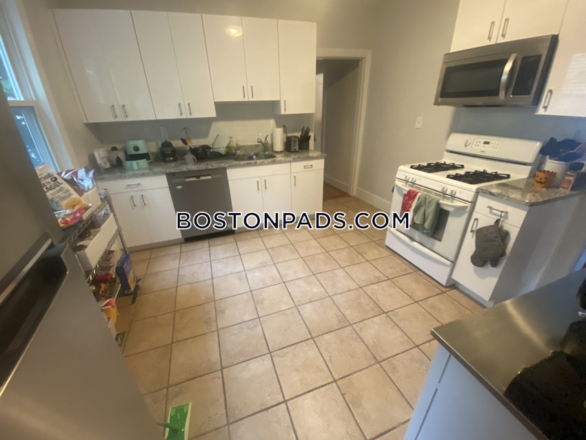 SOMERVILLE - TUFTS - 4 Beds, 1 Bath - Image 1