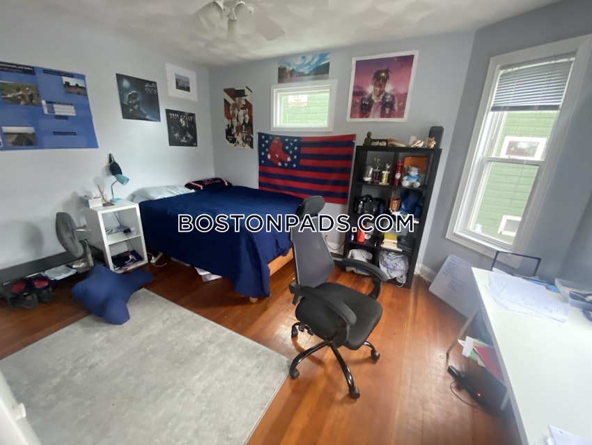 MEDFORD - TUFTS - 4 Beds, 2 Baths - Image 1