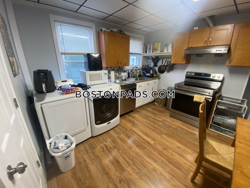 MEDFORD - TUFTS - 4 Beds, 2 Baths - Image 11