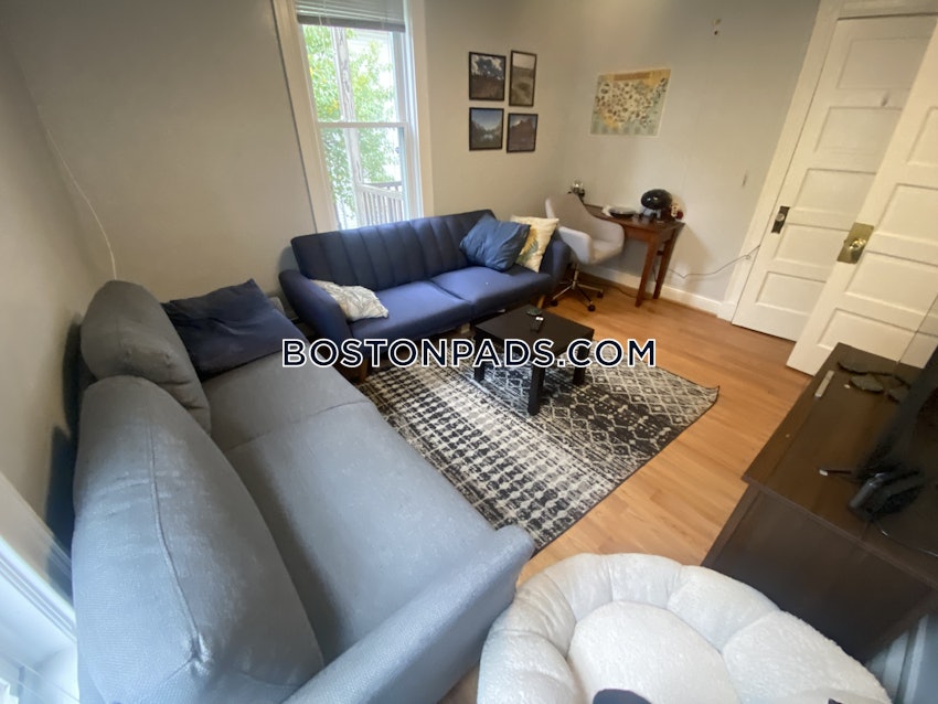 MEDFORD - TUFTS - 4 Beds, 2 Baths - Image 24