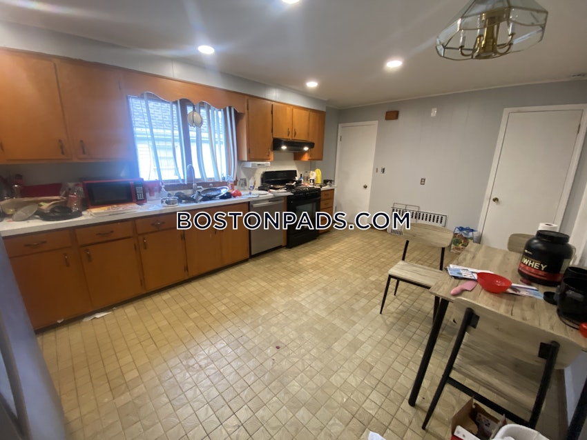 MEDFORD - TUFTS - 4 Beds, 1 Bath - Image 35