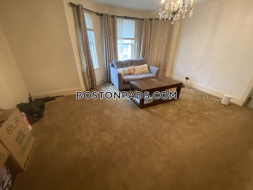 MEDFORD - TUFTS - 4 Beds, 1 Bath - Image 8