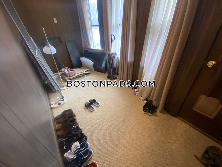 MEDFORD - TUFTS - 4 Beds, 1 Bath - Image 7