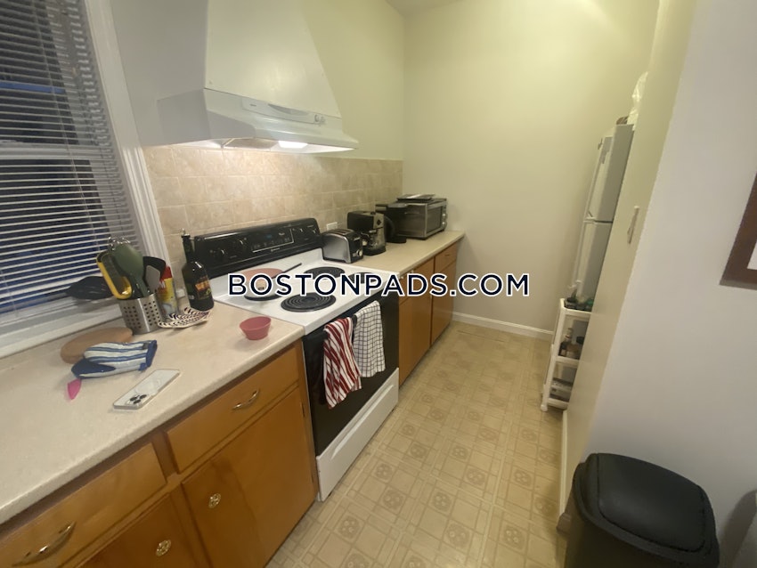 SOMERVILLE - TUFTS - 3 Beds, 1 Bath - Image 48