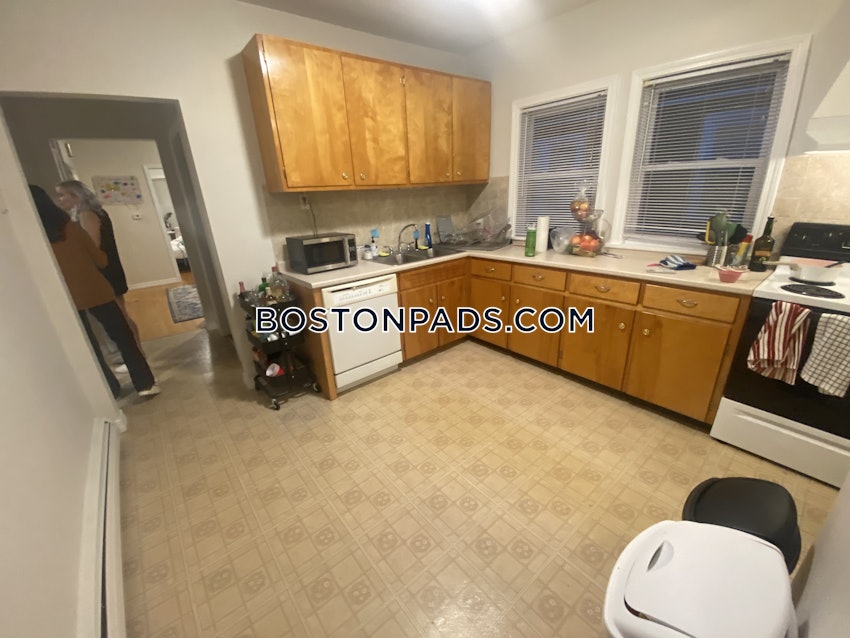 SOMERVILLE - TUFTS - 3 Beds, 1 Bath - Image 47