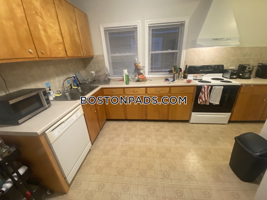 SOMERVILLE - TUFTS - 3 Beds, 1 Bath - Image 6