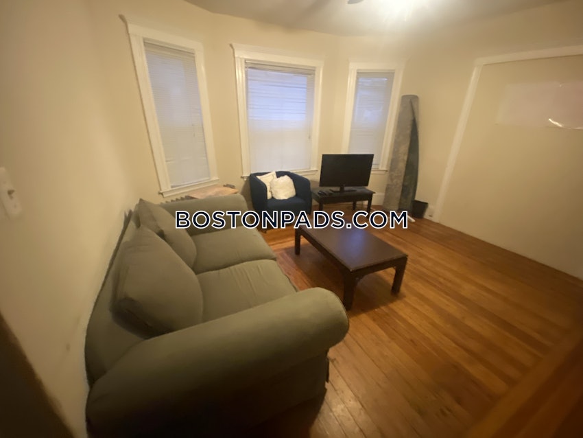 MEDFORD - TUFTS - 3 Beds, 1 Bath - Image 9