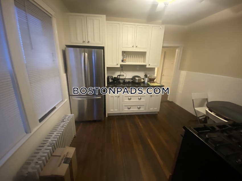 MEDFORD - TUFTS - 3 Beds, 1 Bath - Image 2