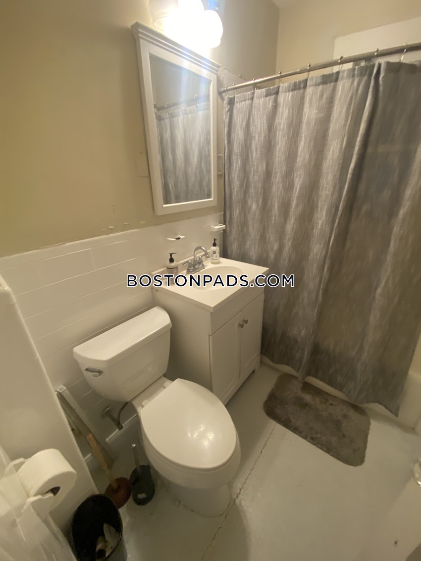 MEDFORD - TUFTS - 3 Beds, 1 Bath - Image 11