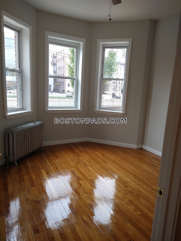 Commonwealth Ave., Boston