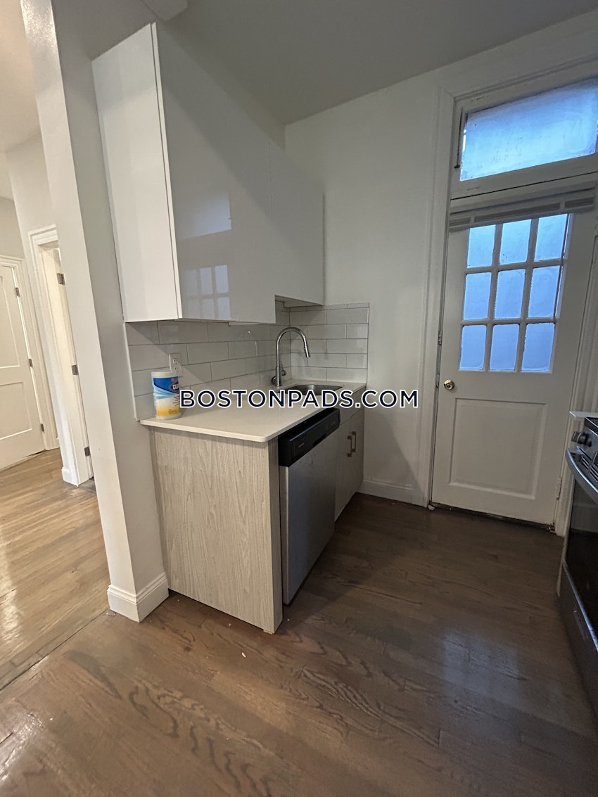 BOSTON - FENWAY/KENMORE - 1 Bed, 1 Bath - Image 9