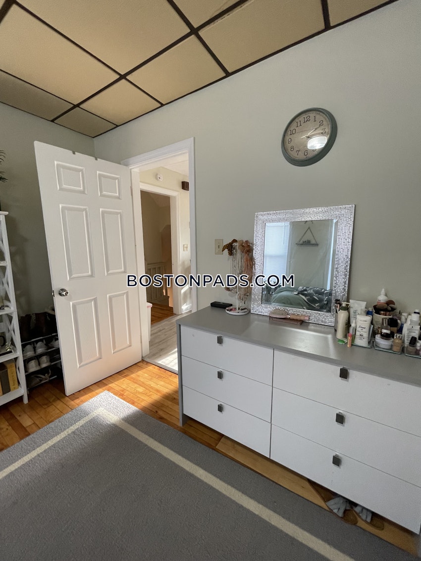 MEDFORD - TUFTS - 4 Beds, 1 Bath - Image 35