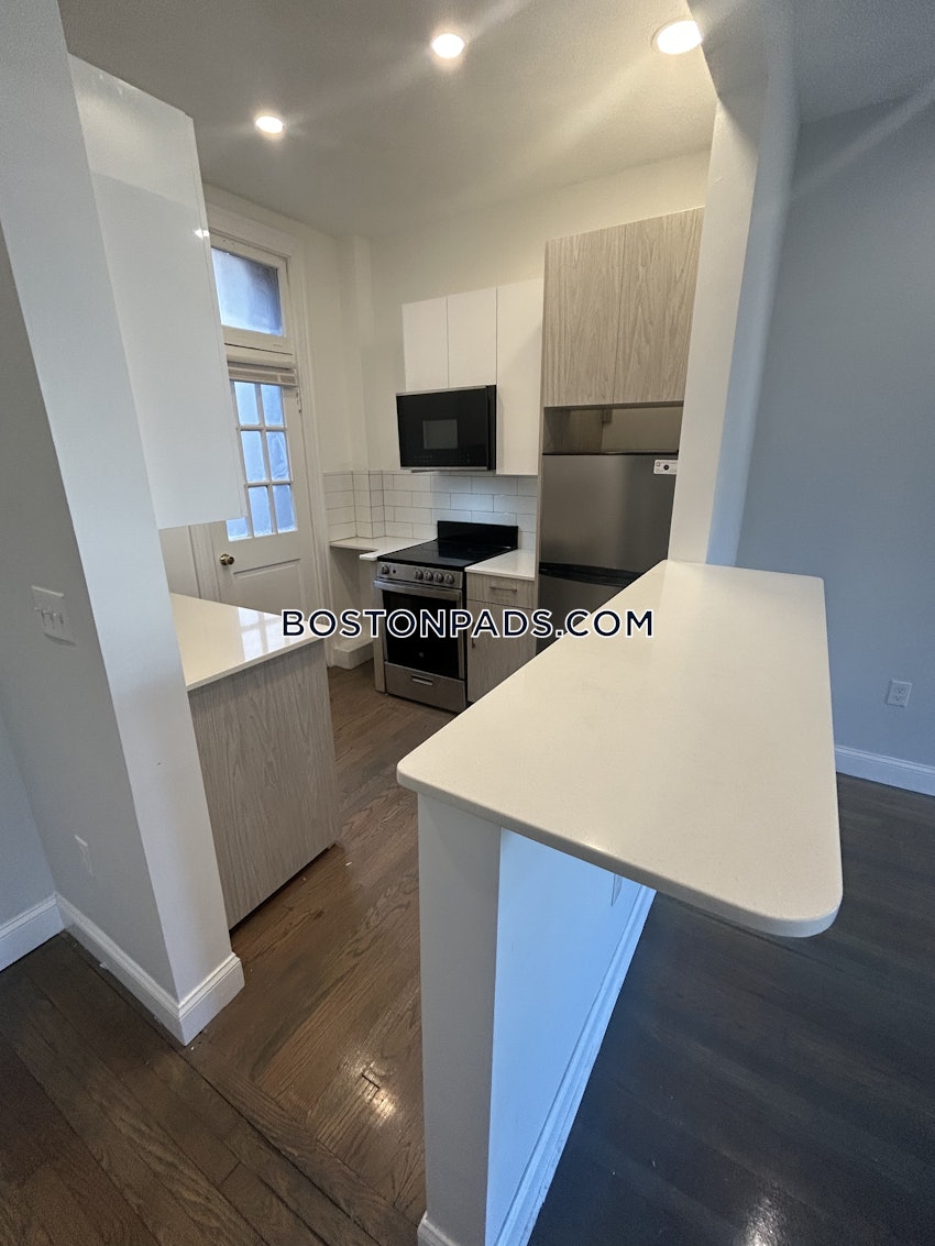 BOSTON - FENWAY/KENMORE - 1 Bed, 1 Bath - Image 19