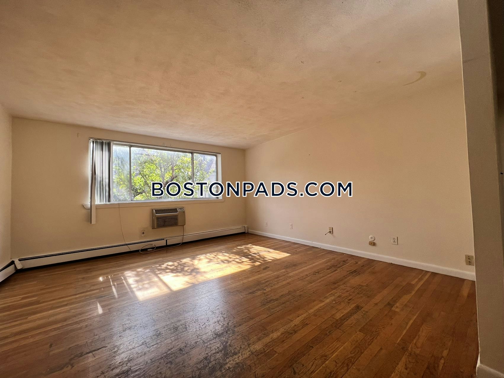 Boston - 2 Beds, 1 Baths