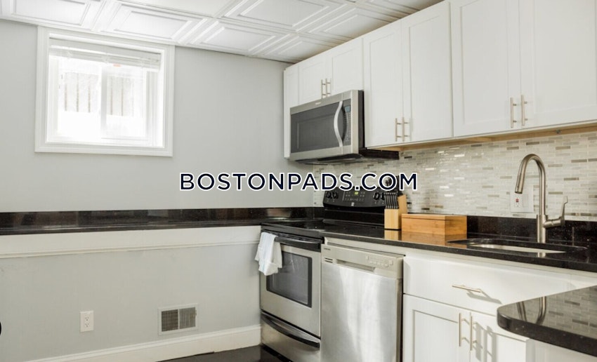 CAMBRIDGE - HARVARD SQUARE - 4 Beds, 2 Baths - Image 2