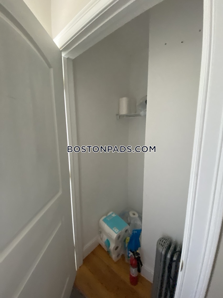 SOMERVILLE - TUFTS - 4 Beds, 2 Baths - Image 16