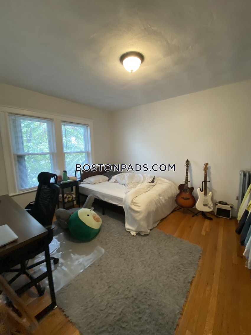 MEDFORD - TUFTS - 4 Beds, 1 Bath - Image 58