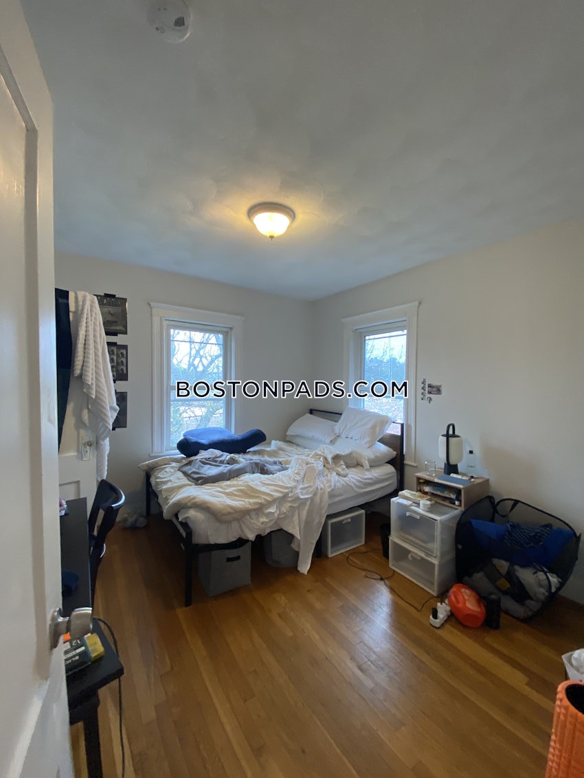 MEDFORD - TUFTS - 4 Beds, 1 Bath - Image 56