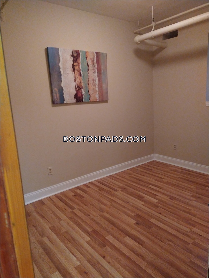 BOSTON - ALLSTON - 4 Beds, 2 Baths - Image 47