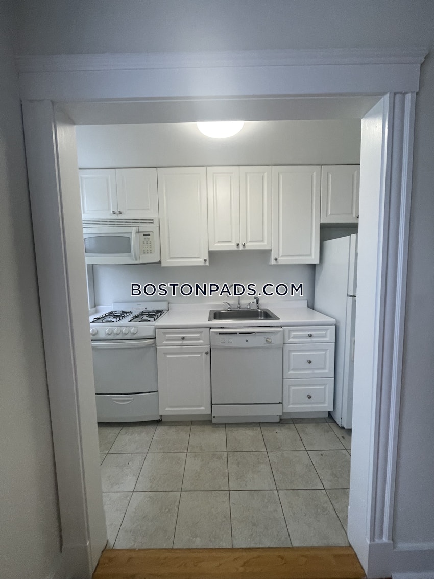 CAMBRIDGE - HARVARD SQUARE - 1 Bed, 1 Bath - Image 6